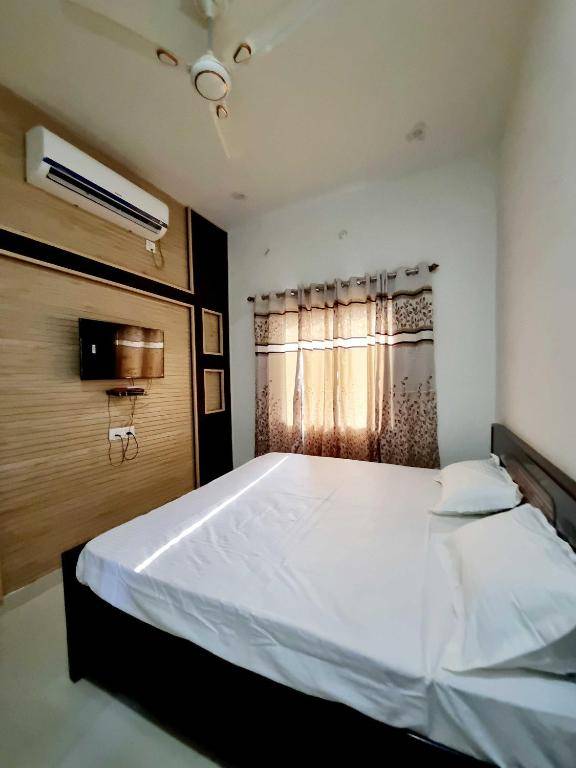 Capital O 91649 COCO ROOMS & RESTAURANT