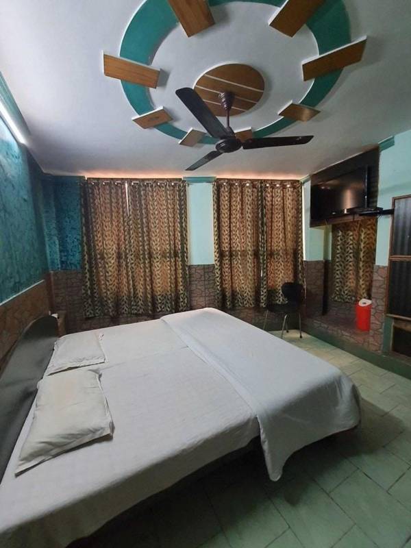 POP 89652 Hotel Grand