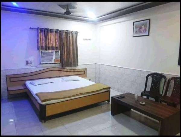 Poonam Lodging & Boarding