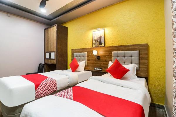 OYO 47057 Padma Manor