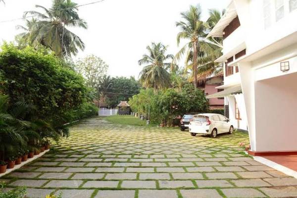 Kaithara Heritage Home Stay- Evergreen Home