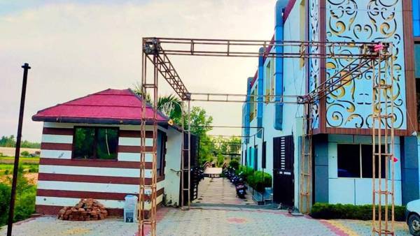 OYO 93311 Relax Inn Residency