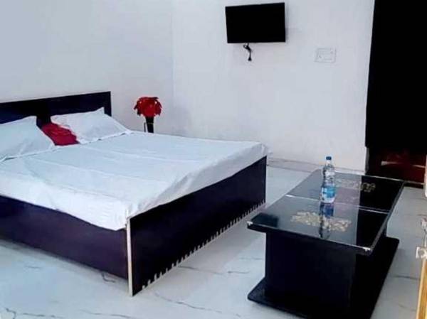 OYO 93602 The Valentine Hotel