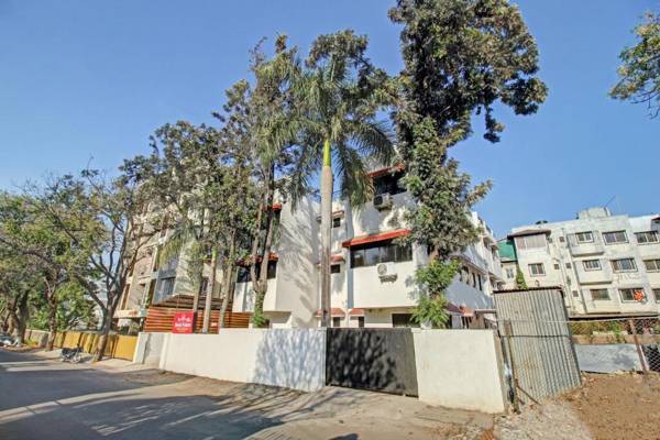 OYO 84728 Royal Palace