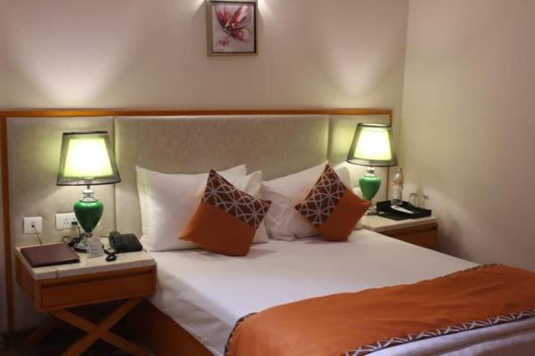 Dolphin Hotel