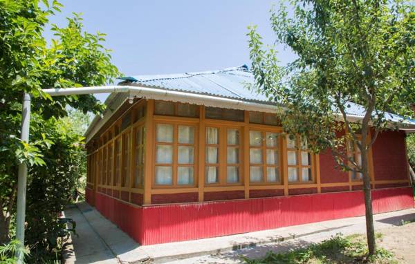 Tirthan Jibhi Cottage