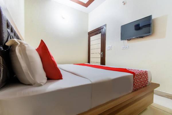 OYO 46921 Hotel Amigo