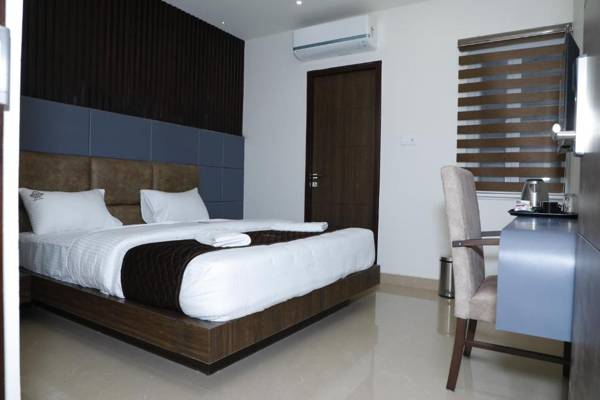FabHotel Senthur Inn