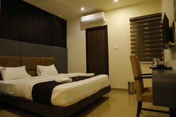FabHotel Senthur Inn