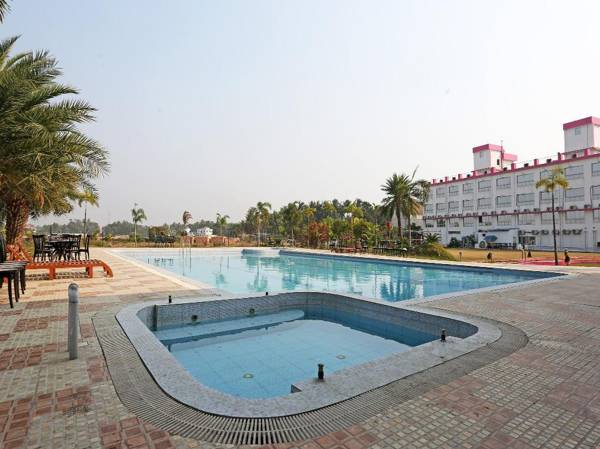 OYO 28336 Hotel Girish