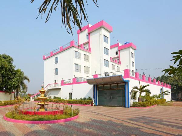 OYO 28336 Hotel Girish