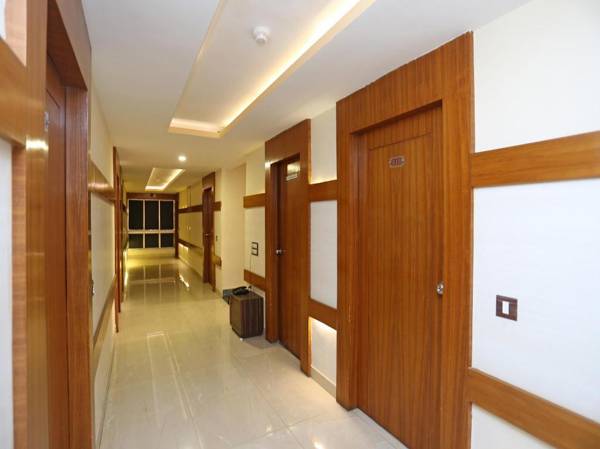 OYO 28336 Hotel Girish