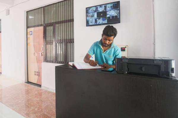 OYO 69062 City Palace