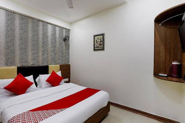 OYO 82103 Luxury Inn Tollygunge