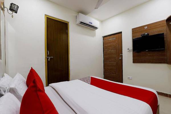 OYO 82103 Luxury Inn Tollygunge