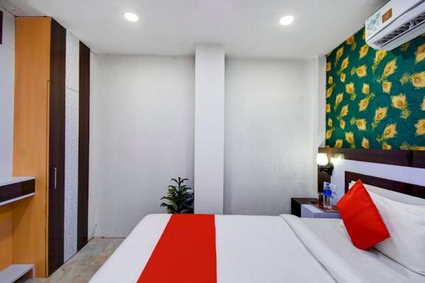 OYO 81663 Rainbow Palace