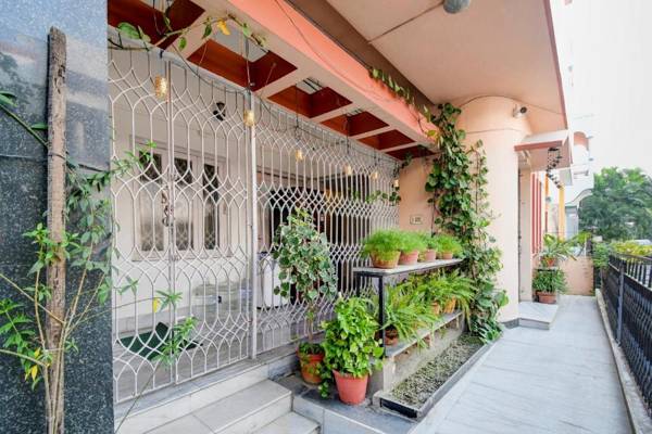 OYO Flagship 84103 Blue Star Guest House