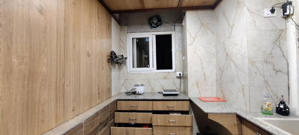 Contemporary Mini Apartment: Easy Walk to Park Street