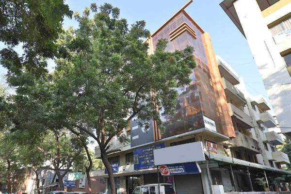 OYO Flagship 711 Hotel Crystal