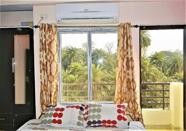 Pretty Garden View 3BHK Furnished Flat near Kashi Vishwanath Temple