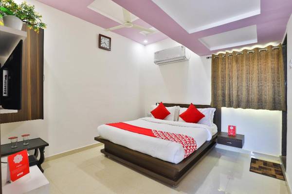 OYO 22374 Hotel Navjivan