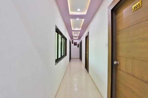 OYO 22374 Hotel Navjivan