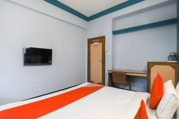 OYO 11984 Hotel Peace