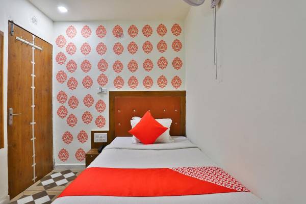 OYO 30712 Hotel Surya