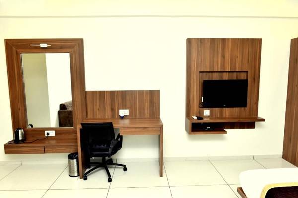 Workspace - Hotel Royal Square by Sky Stays