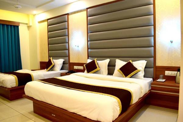 Hotel Royal Square by Sky Stays