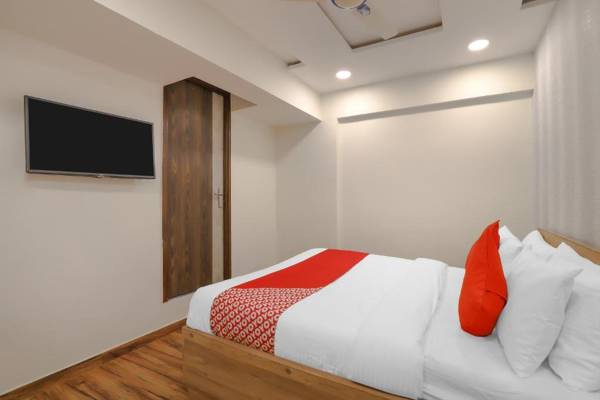 OYO 75323 Hotel Shree Nivas