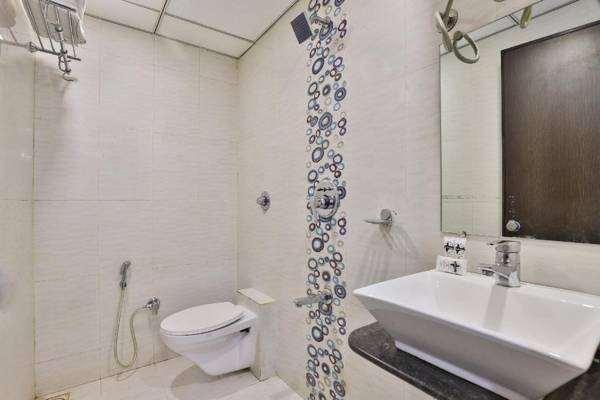 OYO 895 Hotel Silver Plaza