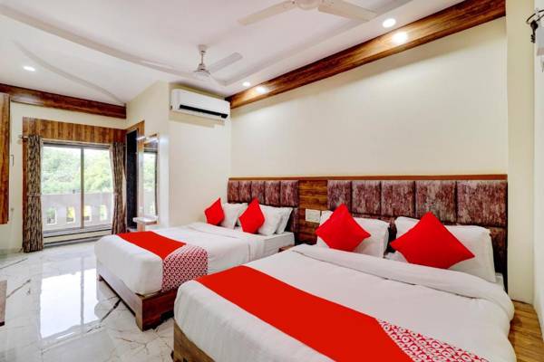 OYO 82085 Hotel Signature