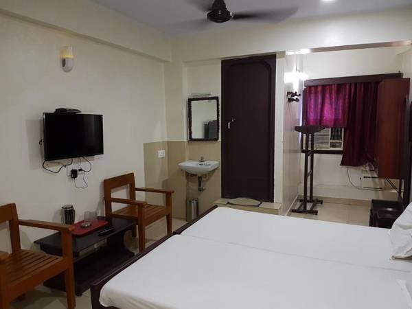 Hotel Sorrento Guest house Anna Nagar East Metro Shenoy Nagar metro budget monthly daily rooms