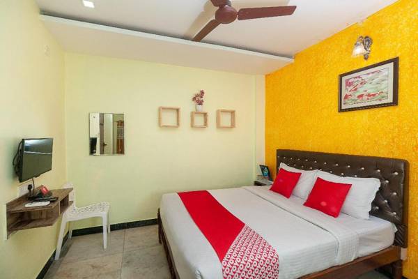 OYO 30579 Royal Palace Marina