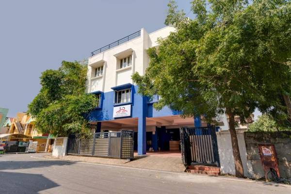 OYO Flagship 77300 J2 Service Apartment