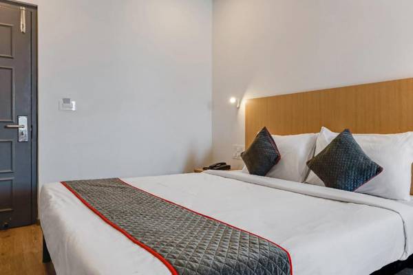 OYO Townhouse 76768 The Bluebay ECR