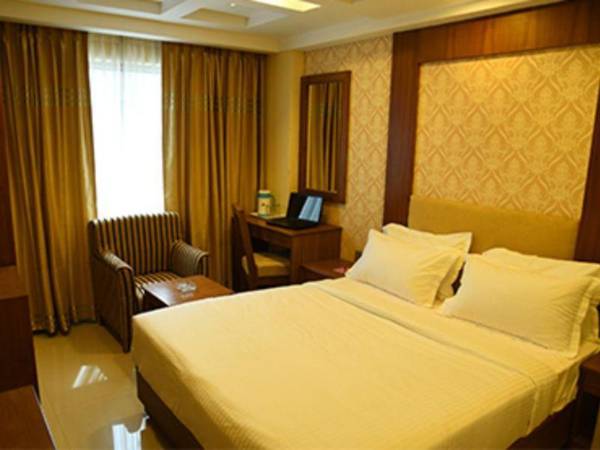 The Vijay Park- Near Airport