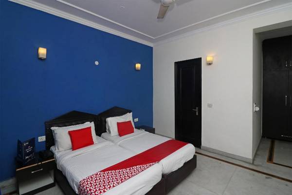 OYO Flagship 79152 Golden Cafe