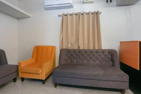 OYO Silver Key 78054  Murugan Rooms