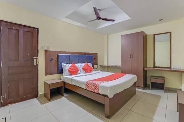 OYO 80088 Golden Manor