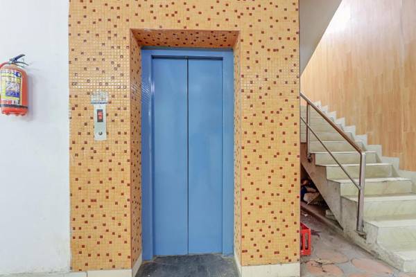 OYO 80088 Golden Manor