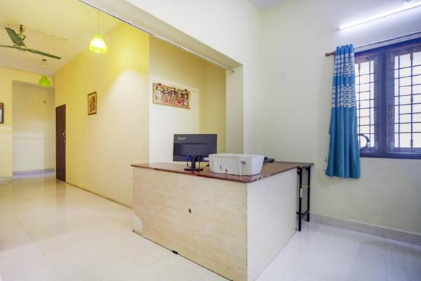 OYO Flagship 73612 Home Tree Service Apartments