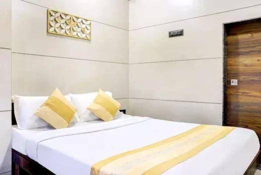 Hotel Amrita Mogappair