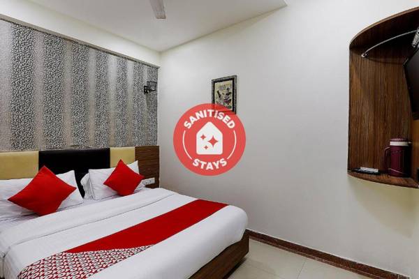 OYO 82043 Mahi Stays