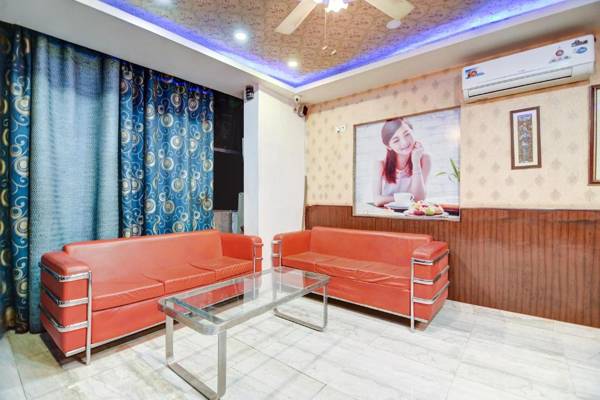 OYO 39372 Hotel Royal Palace