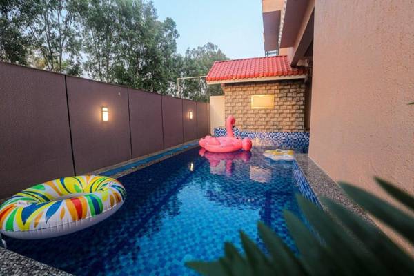 RUSSET VILLA - A SCENIC HOME WITH A PRIVATE POOL