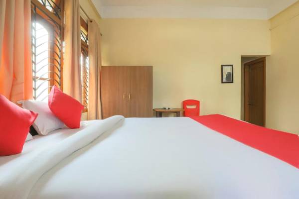 OYO 74211 Hotel Green Lush