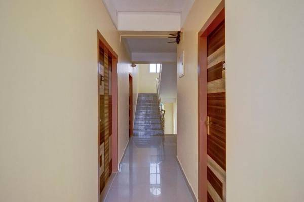 Collection O 84607 The Transit