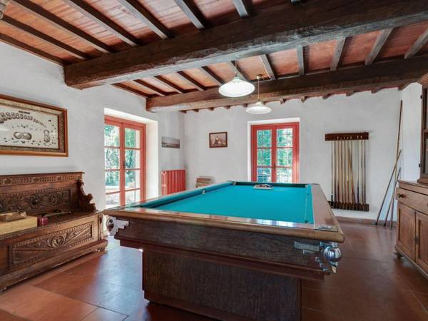 Magnificent Holiday Home in Poppi with Swimming Pool